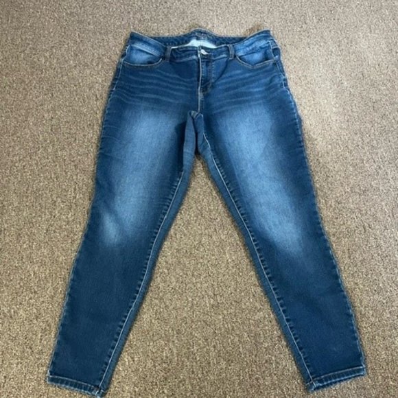 EUC Maurices size 16W Jeans! - Picture 1 of 2